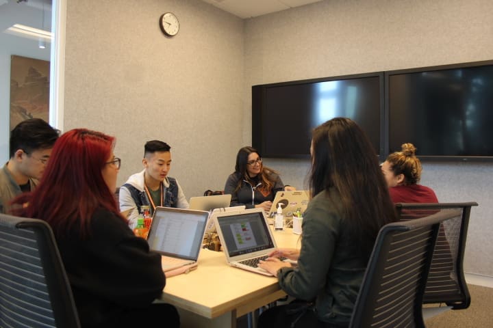 Alison mentoring her Braven cohort in an office at Facebook